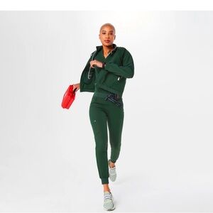 FIGS Women's British racing green set. Catarina top, Zamora joggers